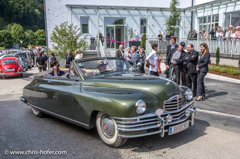 Eröffnung Fahrtraum Mattsee, 2013-06-15; Foto: Chris Hofer; Bild zeigt: auch vor dem Gebäude von fahr(t)raum waren einige schöne Exponate zu bewundern