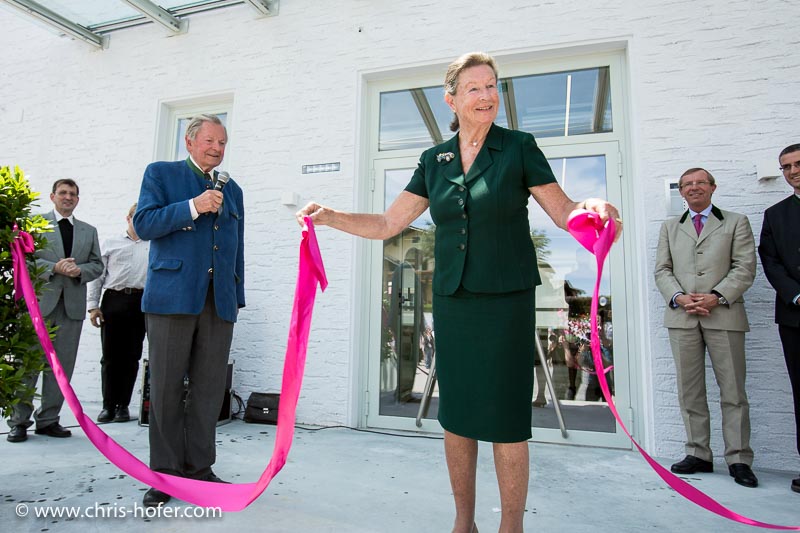 Eröffnung Fahrtraum Mattsee, 2013-06-15; Foto: Chris Hofer; Bild zeigt: Elisabeth Piech öffnete symbolische durch öffnen eines Bandes die Pforten