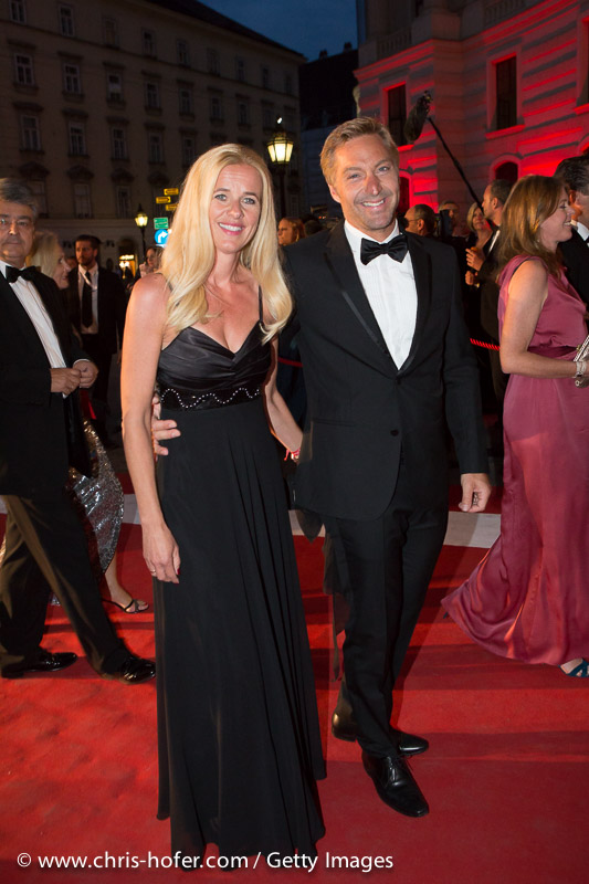 VIENNA, AUSTRIA - JUNE 26: Hans Knauss with his wife Barbara attend the Fete Imperiale 2015 on June 26, 2015 in Vienna, Austria.  (Photo by Chris Hofer/Getty Images)