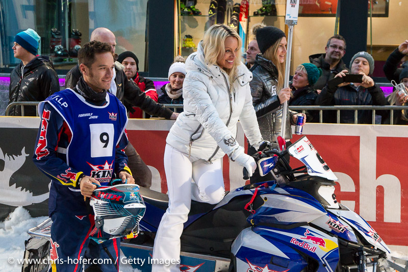 SAALBACH-HINTERGLEMM, AUSTRIA - DECEMBER 05:   Pamela Anderson and DTM racer driver Timo Scheider during the third and final day of the Formula Snow 2015 ski opening on December 5, 2015 in Saalbach-Hinterglemm, Austria.  (Photo by Chris Hofer/Getty Images)