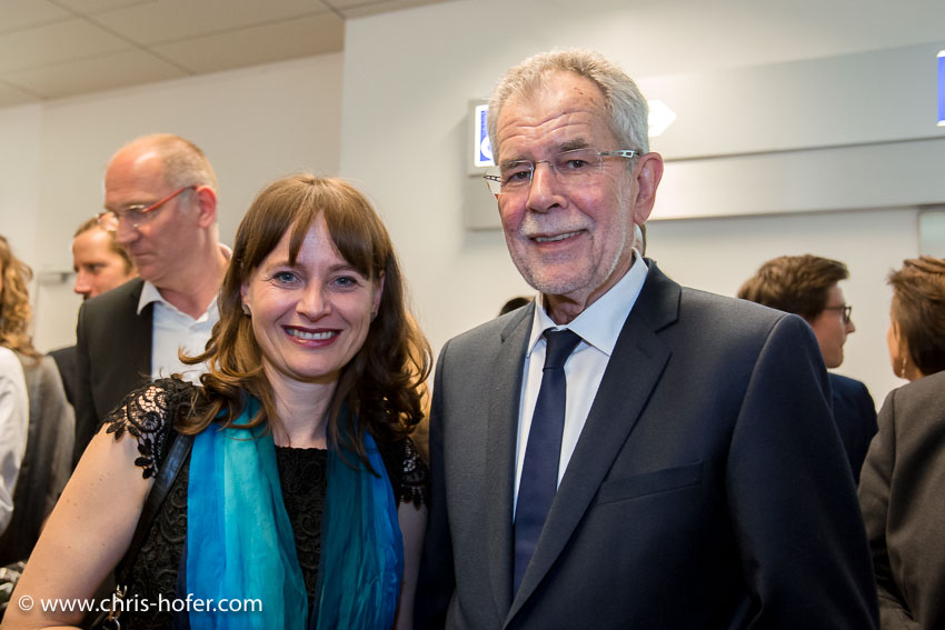 Leonidas Sportgala der Salzburger Nachrichten, Amadeus Terminal 2, 06.04.2017 Foto: Chris Hofer, Bild zeigt: LR Martina Berthold, Bundespräsident Alexander Van der Bellen