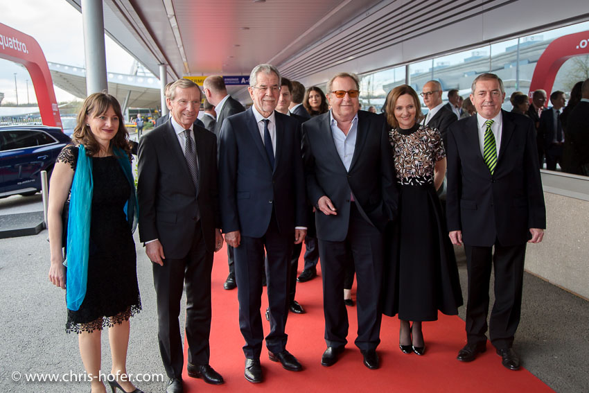 Leonidas Sportgala der Salzburger Nachrichten, Amadeus Terminal 2, 06.04.2017 Foto: Chris Hofer, Bild zeigt: LR Martina Berthold, LH Wilfried Haslauer, Bundespräsident Alexander Van der Bellen, SN-Herausgeber Max Dasch mit Gattin, Bgm. Heinz Schaden