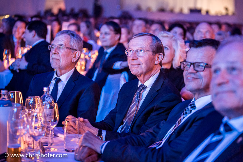 Leonidas Sportgala der Salzburger Nachrichten, Amadeus Terminal 2, 06.04.2017 Foto: Chris Hofer, Bild zeigt: Bundespräsident Alexander Van der Bellen, LH Wilfried Haslauer, SN-Chefredakteur Manfred Perterer