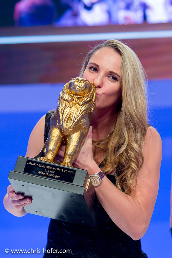 Leonidas Sportgala der Salzburger Nachrichten, Amadeus Terminal 2, 06.04.2017 Foto: Chris Hofer, Bild zeigt: die beliebteste Sportlerin Alisa Buchinger